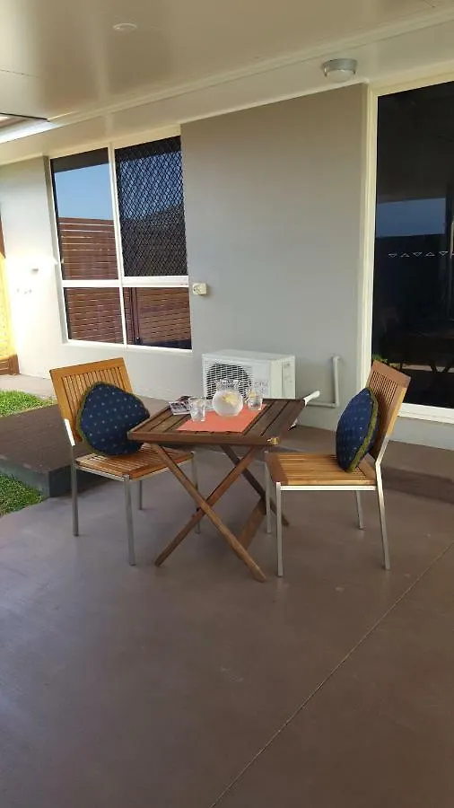 Guest house Pebbly Creek Hotel Caloundra